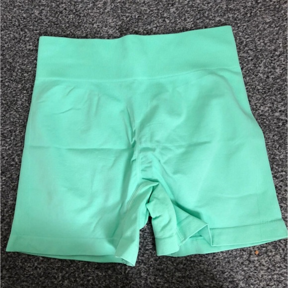 Brand new high waisted shorts size 10 - Picture 2 of 3